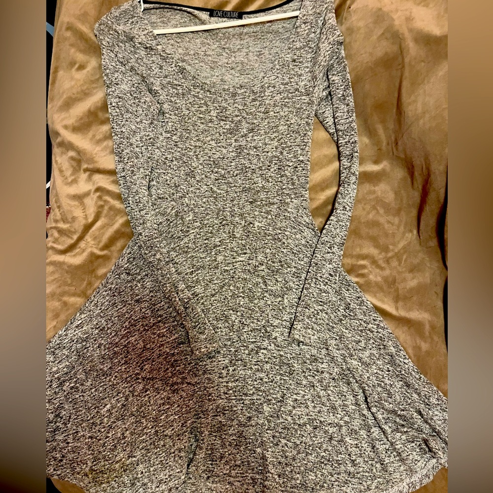 Love Culture gray long sleeve flowy dress -small- stretch